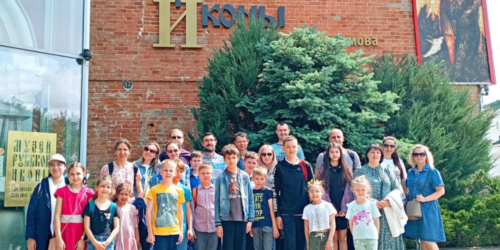 Воспитанники воскресной школы храма святых мучеников Адриана и Наталии в Бабушкине посетили музей «Русской иконы»
