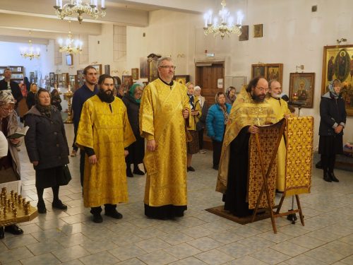 В храме Собора Московских Святых в Бибиреве по воскресеньям начато еженедельное служение акафистов чтимым святым