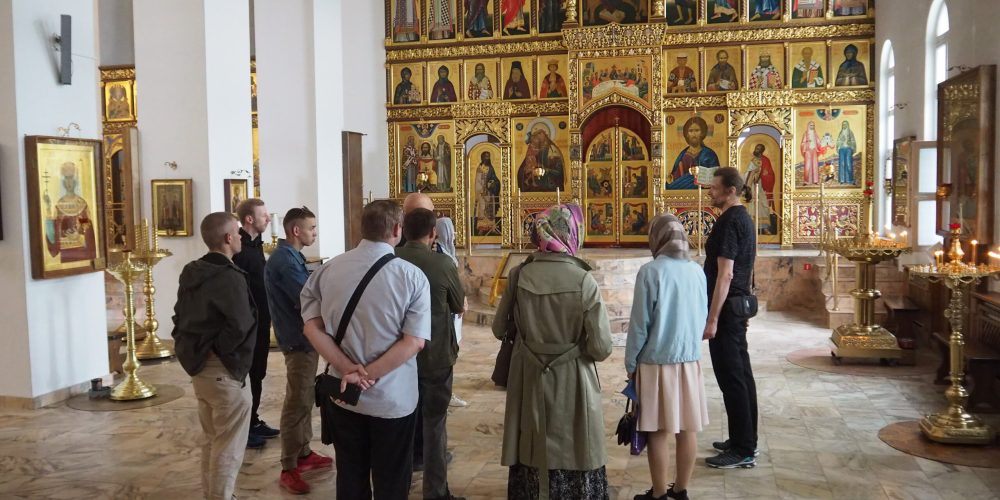 Экскурсия для подопечных «Дома трудолюбия Ной» по храмовому комплексу преподобного Сергия Радонежского в Бибиреве