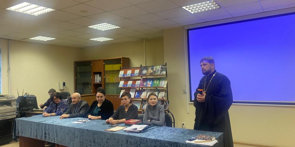 Клирик храма Тихвинской иконы Божией матери в Алексеевском совершил молебен в АНО ВО «Гуманитарный Институт»