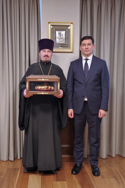 Префект Северо-Восточного округа столицы пожертвовал храму равноапостольных Мефодия и Кирилла в Ростокине православную святыню