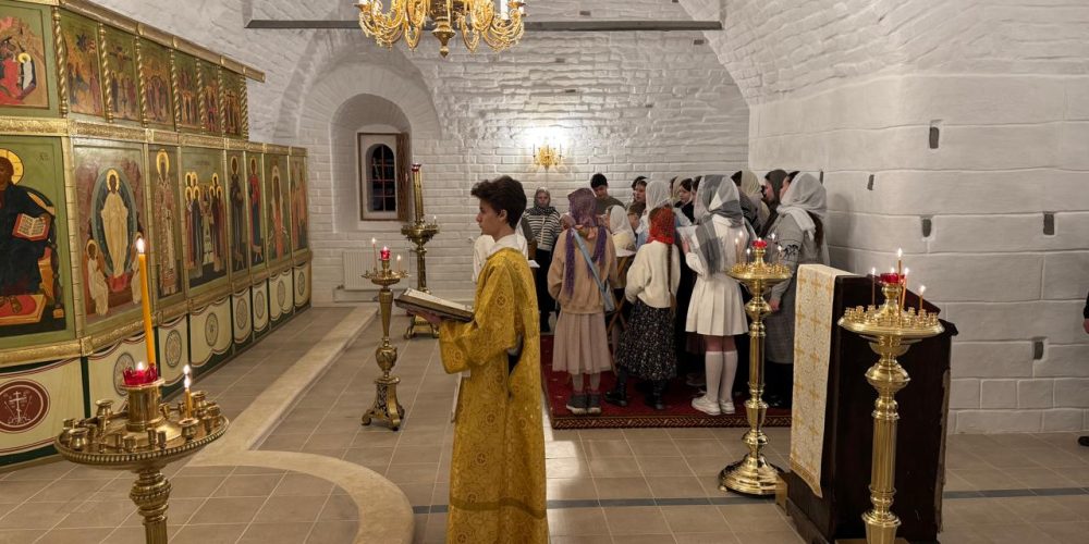 Детская Литургия в храме Тихвинской иконы Божией Матери в Алексеевском