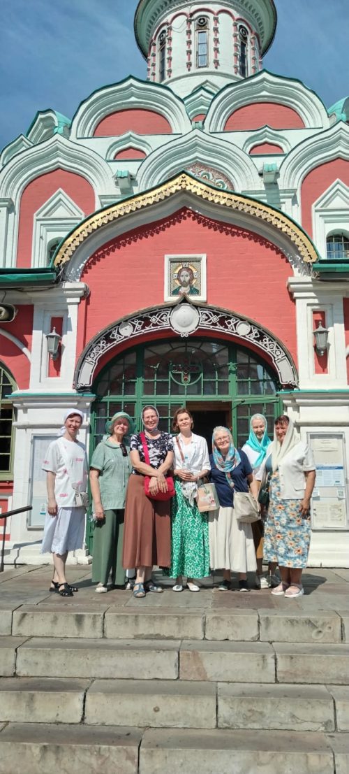 Прихожане храма святого благоверного Димитрия Донского в Раеве прошли один отрезок маршрута «Дорога в Лавру»