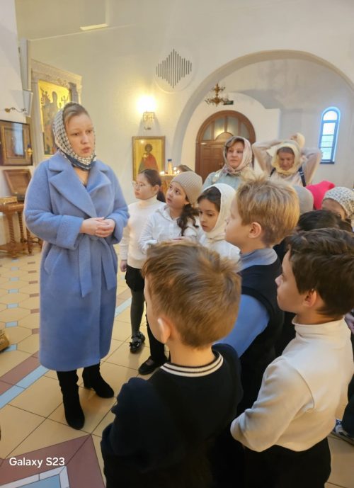 Второклассники школы №1554 побывали на экскурсии в храме иконы Божией Матери «Неопалимая Купина» в Отрадном