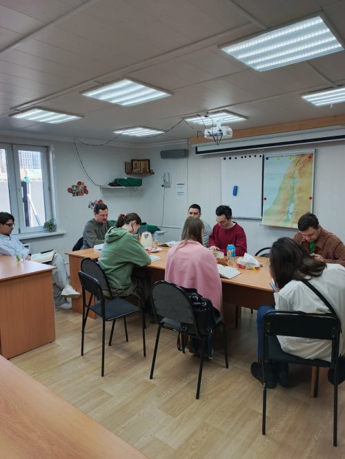 Молодежь храма святителя Макария (Невского), митрополита Московского и Коломенского, в Бутырском начала изучать Псалтирь в рамках библейских встреч