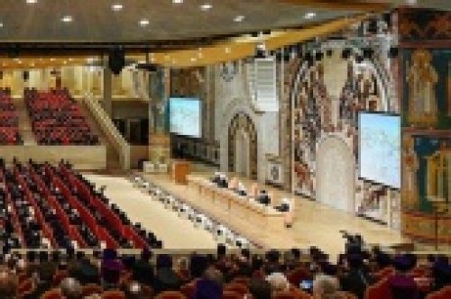 Святейший Патриарх Кирилл: Одно дело — пост для монаха, другое — для человека, выполняющего тяжелую физическую работу