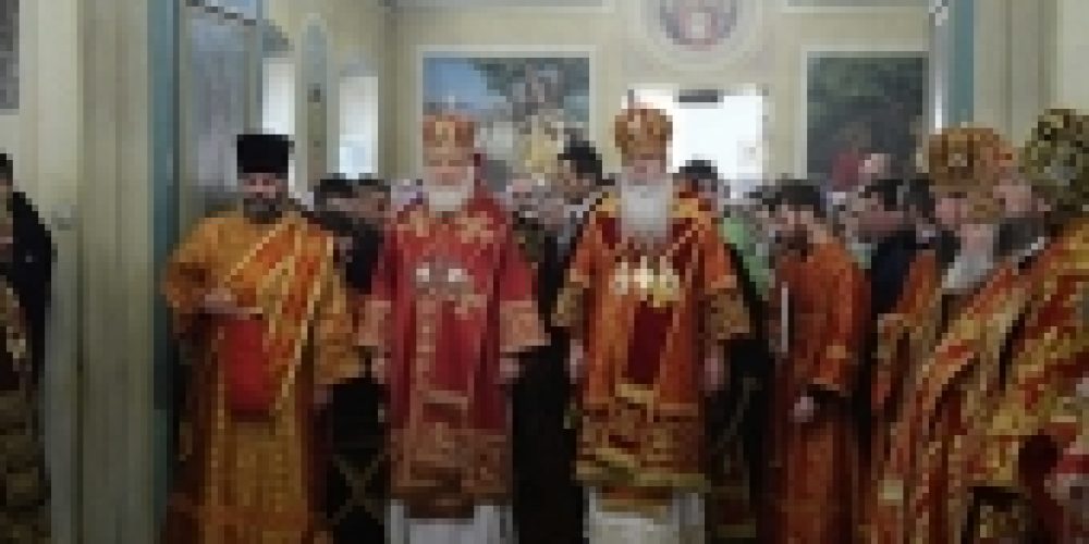 Предстоятели Русской Православной Церкви и Православной Церкви в Америке совершили Литургию в московском храме великомученицы Екатерины на Всполье