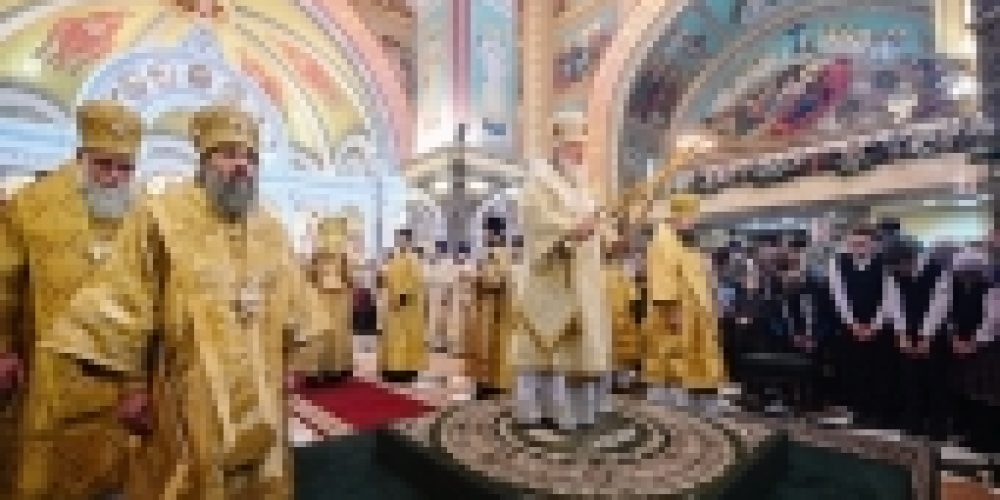 В Неделю 25-ю по Пятидесятнице Предстоятель Русской Церкви совершил Литургию в кафедральном соборе Христа Спасителя г. Калининграда