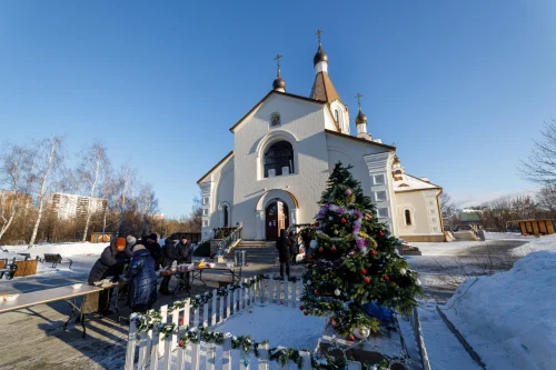 Миссионерская Рождественская ярмарка в храме иконы Божией Матери «Неопалимая Купина» в Отрадном