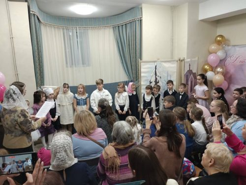Праздник ко Дню Матери в воскресной школе при храме святителя Николая Мирликийского в Отрадном