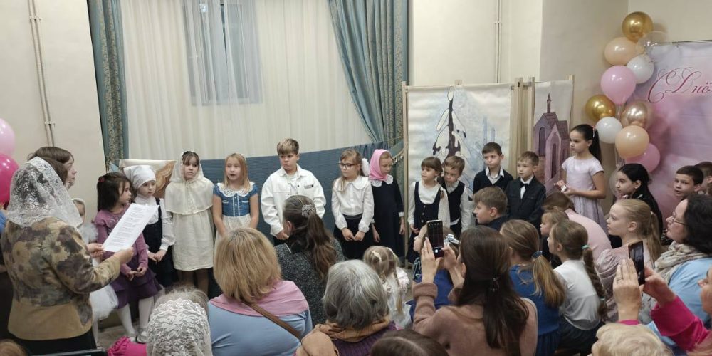 Праздник ко Дню Матери в воскресной школе при храме святителя Николая Мирликийского в Отрадном