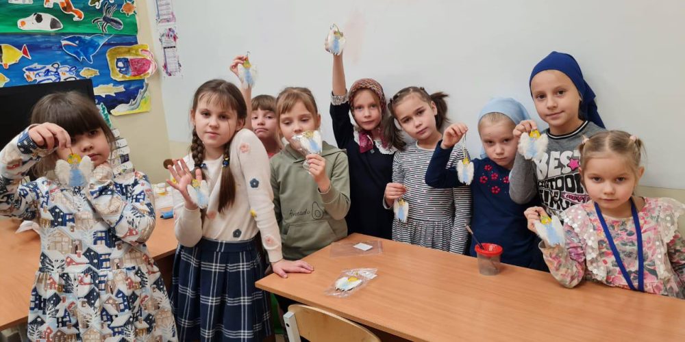 В воскресной школе при храме святителя Николая Мирликийского в Отрадном поздравили летних и осенних именинников