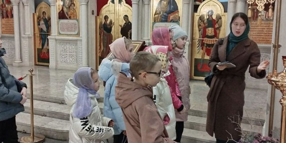 Храм Казанской иконы Божией Матери в Лосиноостровской принял учащихся 4 класса из школы №763