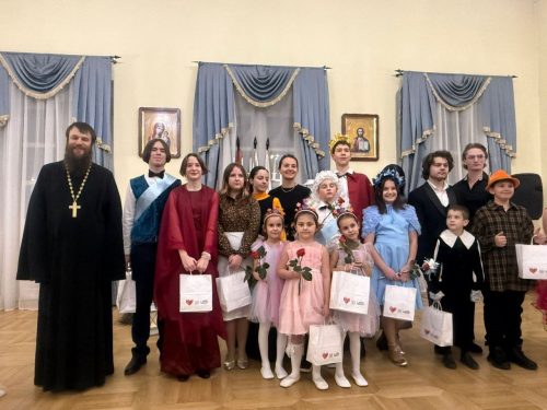 Воспитанники воскресной школы храма святой равноапостольной великой княгини Ольги в Останкине показали спектакль «Золушка»