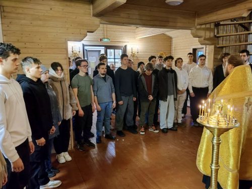 Клирик храма Казанской иконы Божией Матери в Лосиноостровской совершил молебен для преподавателей и студентов НИУ МГСУ