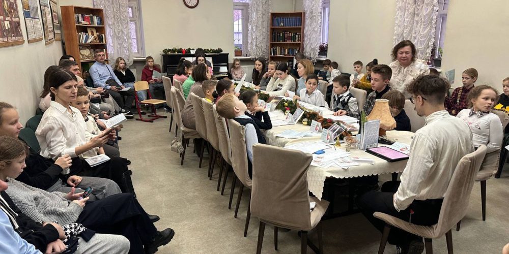 Творческое представление «Истории Рождественского поста» представили в детской воскресной школе при храме Покрова Пресвятой Богородицы в Медведкове