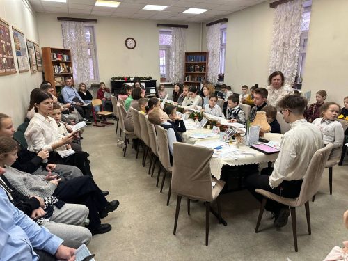 Творческое представление «Истории Рождественского поста» представили в детской воскресной школе при храме Покрова Пресвятой Богородицы в Медведкове