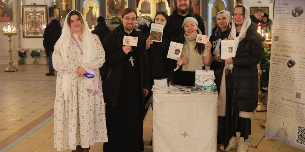 В Святые дни миссионеры храма иконы Божией Матери «Неопалимая Купина» в Отрадном в перерыве между праздничными службами несли людям Рождественское благовестие