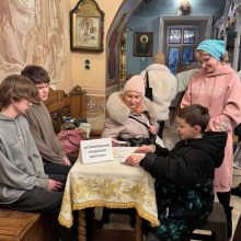 Подростковая миссионерская викторина в храме Ризоположения в Леонове