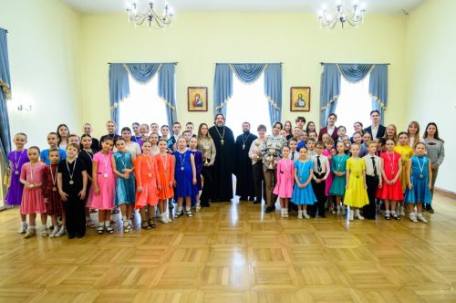В Северо-Восточном Московском викариатстве разыграны награды II Сретенского̆ турнира по спортивному бальному танцу