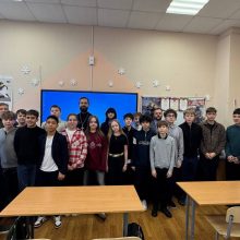 Клирик храма Ризоположения в Леонове провел урок «Разговоры о важном» для семиклассников школы №1499