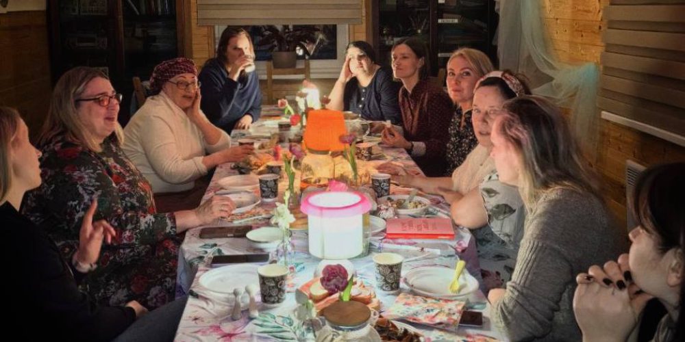 В храме иконы Божией Матери «Отрада и Утешение» в Ярославском прошел «Тёплый вечер» для мамочек прихода