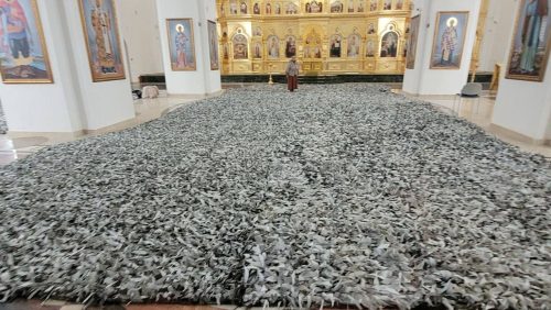 Храм Успения Пресвятой Богородицы в Останкине отправил на Донбасс первую партию изготовленных маскировочных сетей