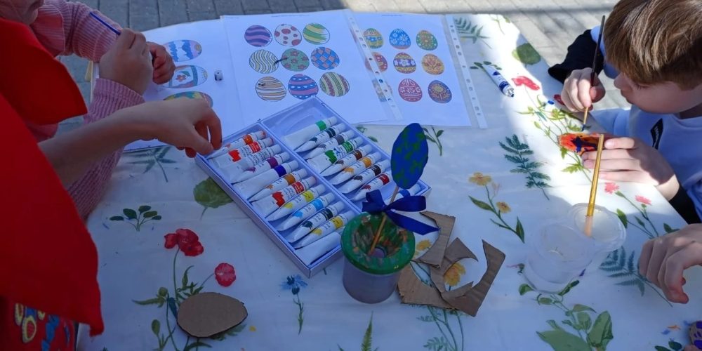 Участниками пасхальных мастер-классов для детей и взрослых стало несколько сотен жителей района Ростокино