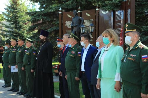 Настоятель храма прп. Серафима Саровского в Раеве принял участие в последнем звонке Московского суворовского военного училища