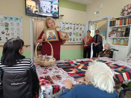 Волонтеры храма Живоначальной Троицы в усадьбе Свиблово посетили проживающих в центре для пожилых людей «Вторая молодость»
