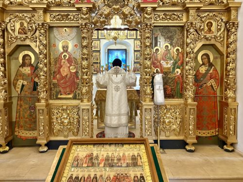 В день памяти святой равноапостольной Марии Магдалины митрополит Арсений совершил Литургию в храме Живоначальной Троицы в усадьбе Свиблово