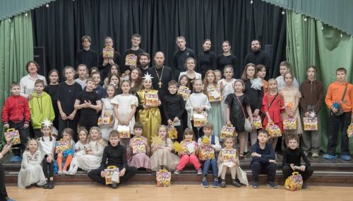 Рождественский праздник воспитанников воскресной школы храма Ризоположения в Леонове
