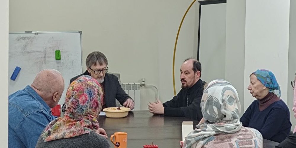 В храме святых равноапостольных Мефодия и Кирилла в Ростокине прошла лекция на тему «Утешение и молитва», призванная помочь тем, кто переживает утрату близких