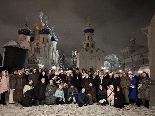 Прихожане храма Живоначальной Троицы при бывшем приюте Бахрушиных посетил Свято-Троицкую Сергиеву лавру и святой источник в Муранове
