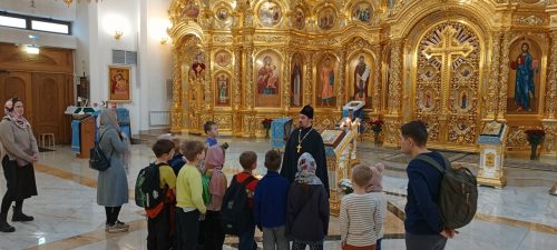 Воскресная школа храма святых равноапостольных Мефодия и Кирилла в Ростокине принимала маленьких гостей — первоклассников Школы №950 из Отрадного