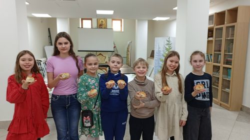 В день памяти сорока Севастийских мучеников в храме святых равноапостольных Мефодия и Кирилла в Ростокине прошел творческий мастер-класс для юных прихожан