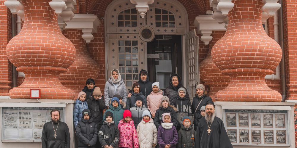 Учащиеся четвертого класса школы №1503 посетили храм Живоначальной Троицы при бывшем приюте Бахрушиных