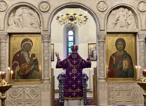 Митрополит Арсений совершил Божественную литургию в храме священномученика Владимира, митрополита Киевского, в Свиблово