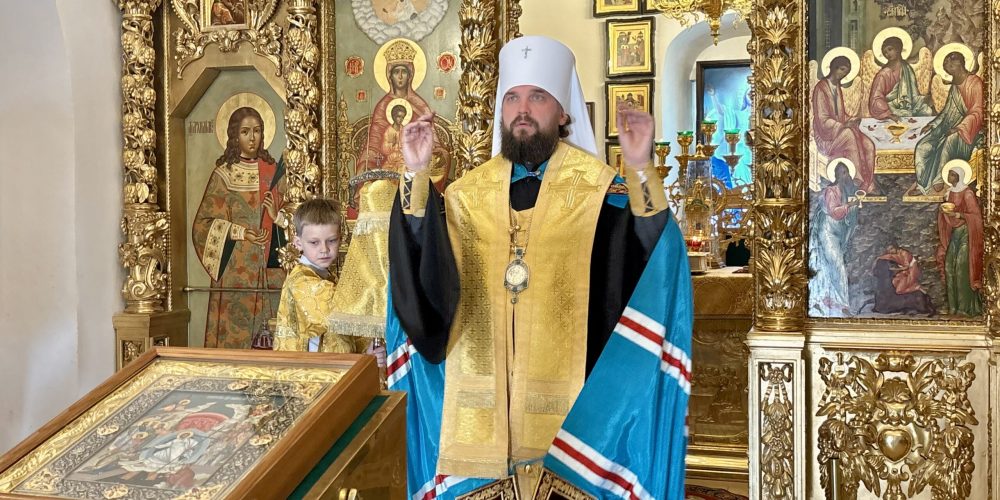Накануне Недели 7-й по Пятидесятнице митрополит Арсений возглавил всенощное бдение в храме Живоначальной Троицы в усадьбе Свиблово