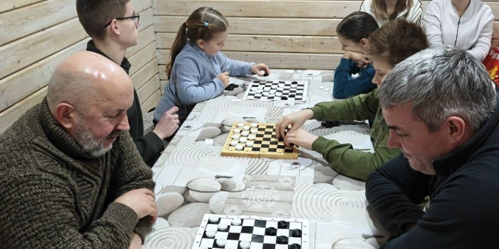 В храме Усекновения главы святого Пророка Предтечи и Крестителя Господня Иоанна в поселке Северный прошел турнир по русским шашкам