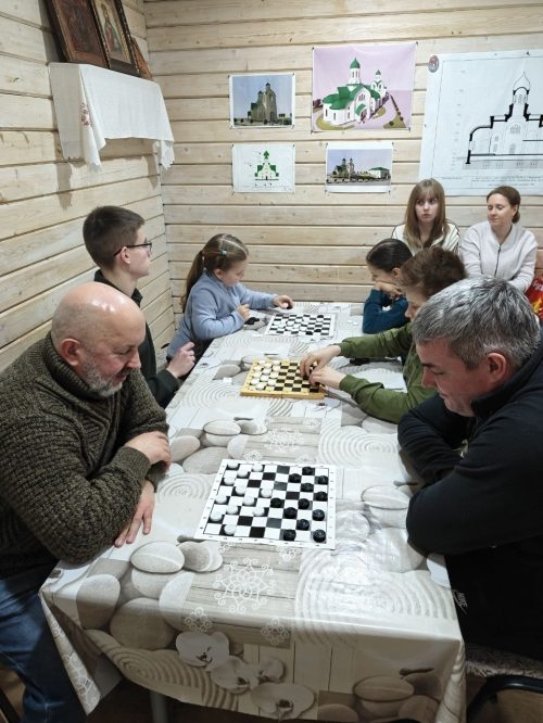 В храме Усекновения главы святого Пророка Предтечи и Крестителя Господня Иоанна в поселке Северный прошел турнир по русским шашкам