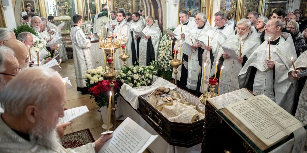 Архиепископ Егорьевский Матфей сослужил митрополиту Воскресенскому Григорию за отпеванием новопреставленного протоиерея Леонида Ролдугина