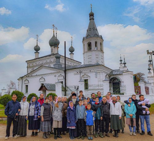 Прихожане храма святых мучеников Адриана и Наталии в Бабушкине совершили паломническую поездку в Годеново