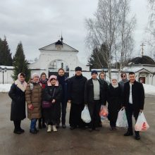 Паломники храма святых равноапостольных Мефодия и Кирилла в Ростокино поклонились святыням Калужской земли, помогли монастырю и приюту