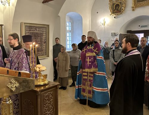 В канун Недели 4-й Великого поста митрополит Арсений возглавил всенощное бдение в храме Живоначальной Троицы в Усадьбе Свиблово