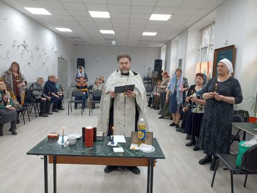 Клирик храма святых мучеников Адриана и Наталии в Бабушкине совершил Соборование социальном центре «САЛЮС»