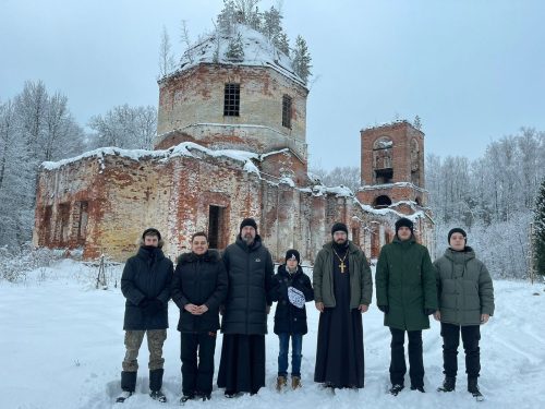 Молодежь храмов святых мучеников Адриана и Наталии в Бабушкине и святителя Макария (Невского) в Бутырском совершили автопаломничество