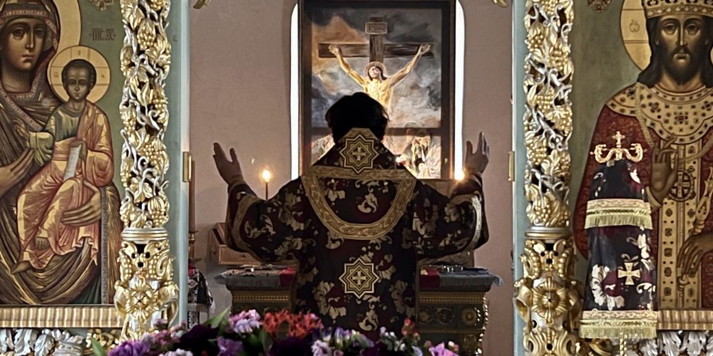 Митрополит Арсений совершил Литургию Преждеосвященных Даров в храме Живоначальной Троицы в Усадьбе Свиблово