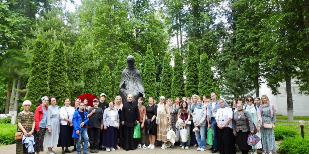Прихожане храма святых мучеников Адриана и Наталии в Бабушкине совершили паломничество в Звенигород