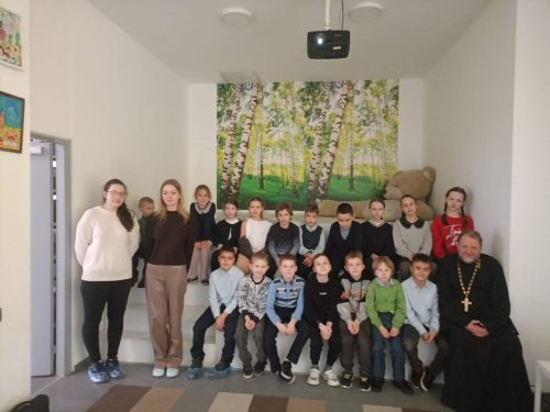Клирик храма Живоначальной Троицы в Останкино встретился с учащимися начальных классов школы 1220